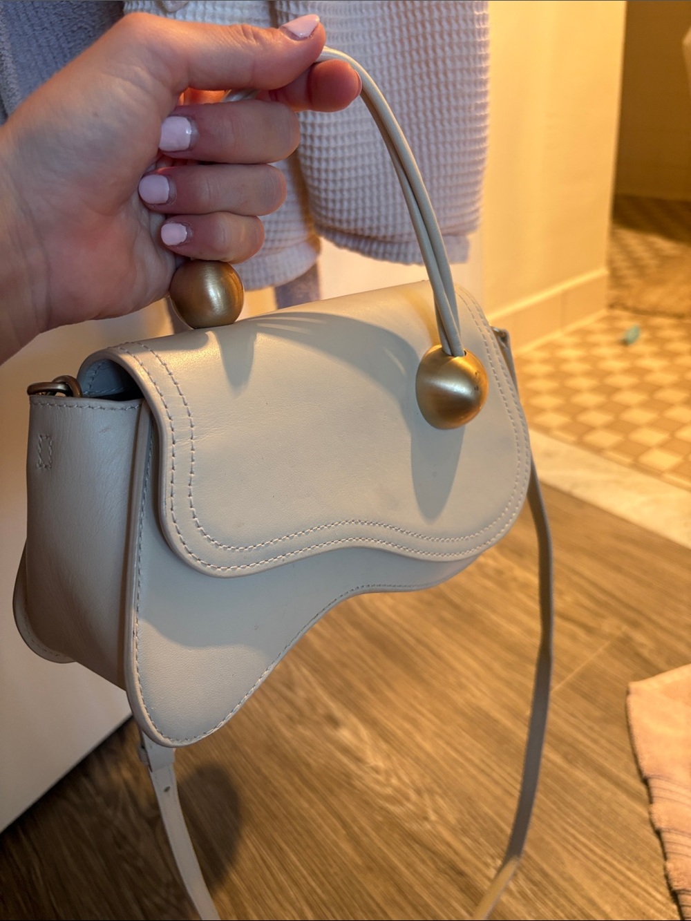 Women’s Cream Top-Handle Crossbody Bag with Gold Accents Cult Gaia - Picture 4 of 4